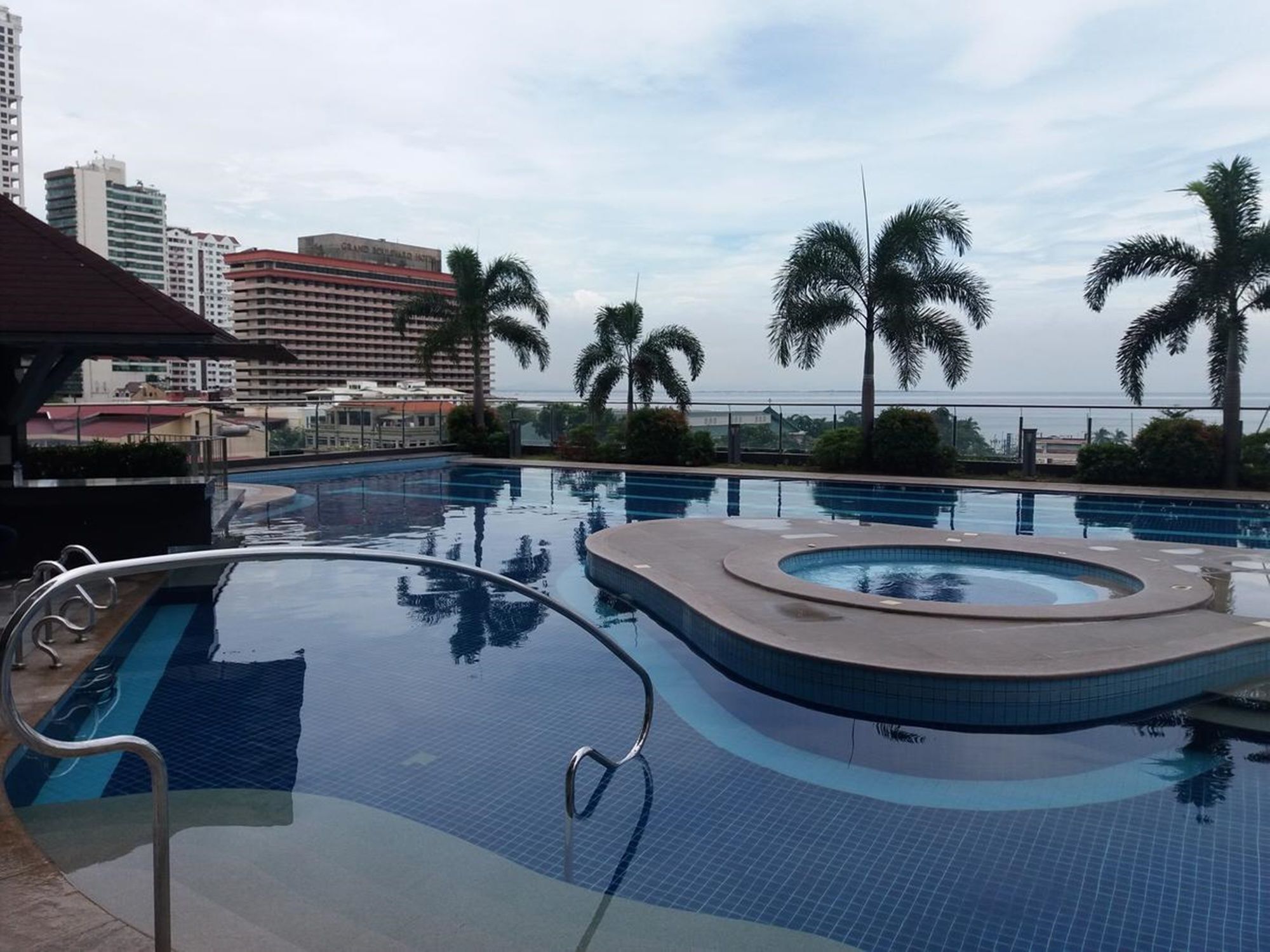 Malate Bayview Mansion City View Маніла Екстер'єр фото